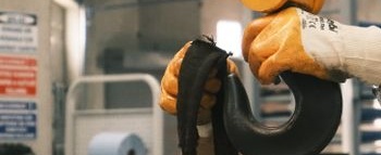 Gancio e attrezzatura industriale per il sollevamento
